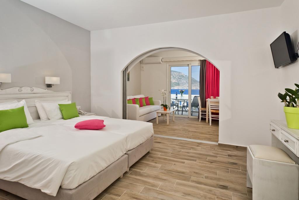 Chc Sound Of The Sea Aparthotel Karpathos Town  Room photo